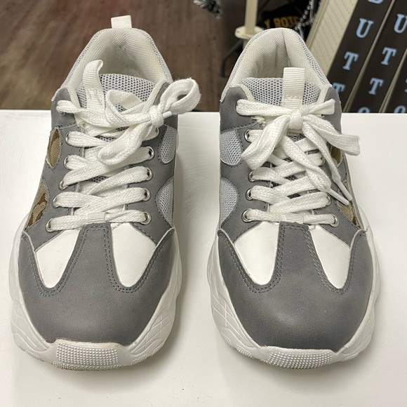 Chunky white sneakers with Coach pieces - Picture 6 of 9